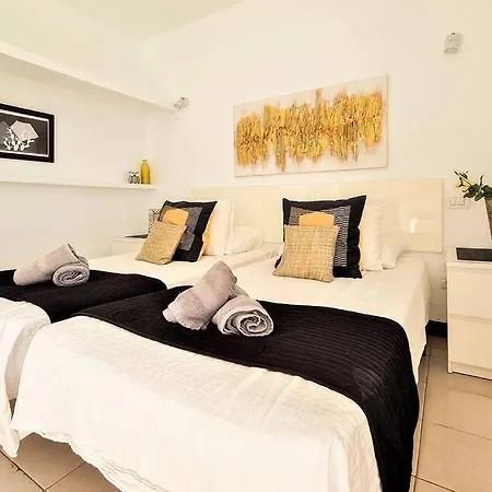 Stunning Sea View Villa With 6 Bedrooms & Heated Pool - Villa Renaissance Playa Blanca  Room photo
